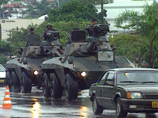 Duarnte a Eco-92, tanques fizeram parte da paisagem do Rio (Foto: Reprodução/TV Globo)