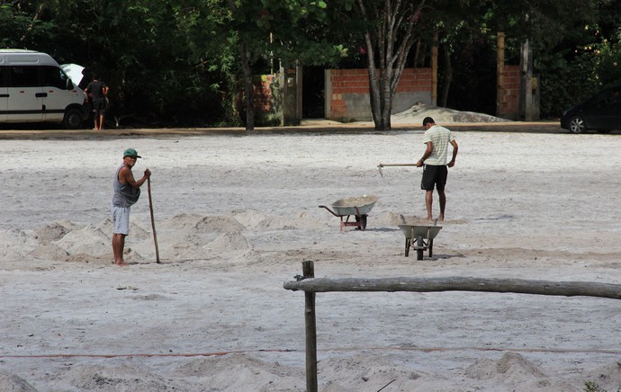 campo em Santa Cruz Cabrália que está sendo reformado pela Federação Alemã (Foto: Victor Canedo)