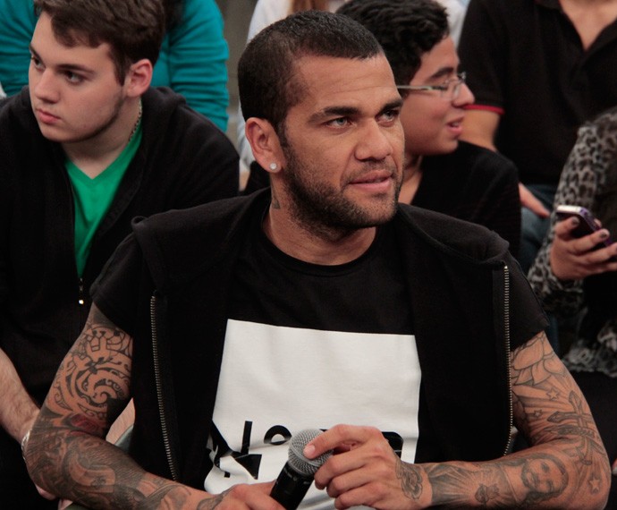 Daniel Alves participa da gravação do programa Altas Horas (Foto: Marcos Mazini/Gshow) Daniel Alves participa da gravação do programa Altas Horas (Foto: Marcos Mazini/Gshow)