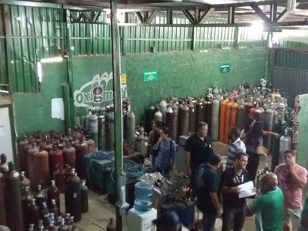 Oficina onde eram adulterados os cilindros de oxigênio, em Samambaia (Foto: Polícia Civil/Divulgação)