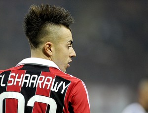 Todo estilo do corte de cabelo do craque do Milan, El Shaarawy (Foto: AFP)