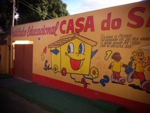 Esta escola infantil dispensou seus cerca de 100 alunos por falta d'água na tarde desta segunda-feira (Foto: Diego Souza/G1)