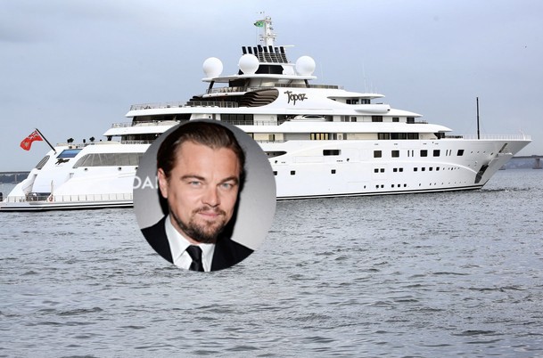 Leonardo DiCaprio - ator e amigos estão no balneário de Búzios (Foto: AG.News)