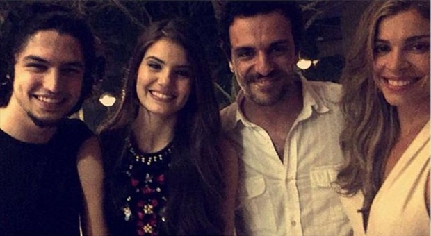 Gabriel Leone, Camila Queiroz, Rodrigo Lombardi e Grazi Massafera na festa de Verdades Secretas (Foto: Reprodução/Instagram)