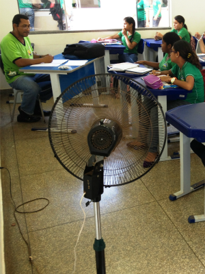 Ventiladores foram comprados pela escola (Foto: Rosiane Vargas/G1)