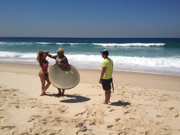 Andressa Urach posa de biquíni na praia (Foto: Divulgação) Andressa Urach posa de biquíni na praia (Foto: Divulgação)