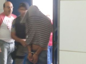 Yuri Fernandes é preso nesta sexta-feira (05) por suspeita de agressão à namorada (Foto: (Foto: Fábio Santos/Rádio Gazeta))