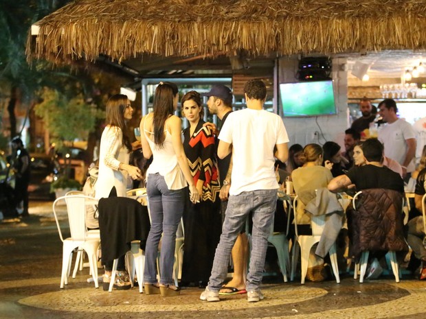 Robertha Portella e Pedro Scooby em bar na Zona Sul do Rio (Foto: Ag. News)