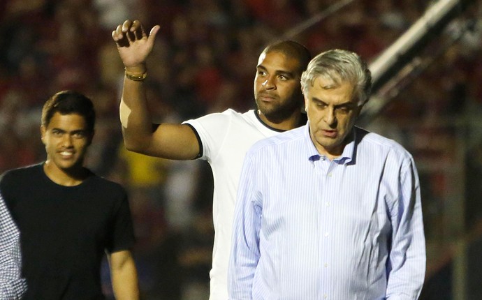 Adriano no jogo do Atlético-PR (Foto: Joka Madruga / Futura Press)