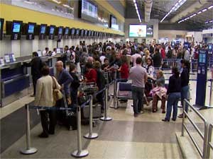 Saguão de embarque do Aeroporto Internacional de Viracopos, em Campinas (SP) (Foto: Reprodução EPTV)