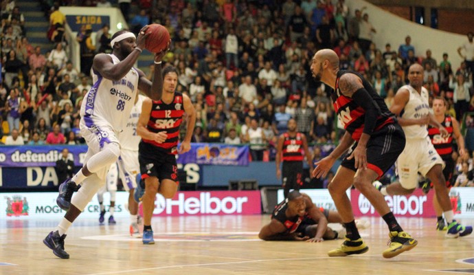 Decidido nos minutos finais, Mogi Basquete é superado pelo São