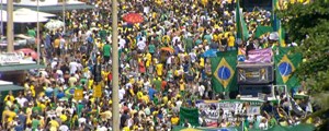 Termina manifestação contra o governo em Copacabana (Reprodução/GloboNews)