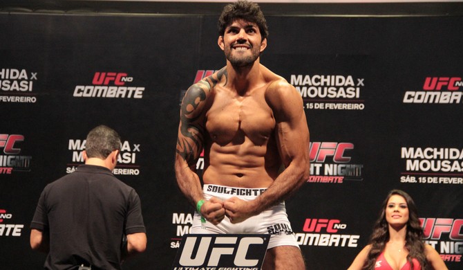 MMA - UFC Jaguará do Sul, Pesagem - Viscardi Andrade (Foto: Rodrigo Malinverni)