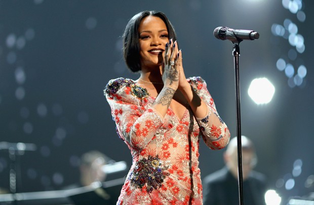 Rihanna bate recorde de Michael Jackson com singles no topo da Billboard Gettyimages-510125810