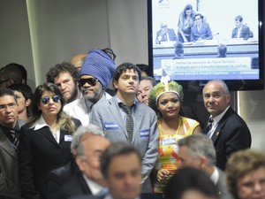 Os cantores Roberta Miranda, Carlinhos Brown, Jorge Vercillo e Gaby Amarantos estão na CCJ para acompanhar a discussão do projeto que altera a gestão dos direitos autorais  (Foto: Geraldo Magela/Agência Senado)