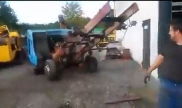 Vídeo faz sucesso na web e soma mais de 350 mil visualizações (Foto: Reprodução/YouTube/Mulo Mann)