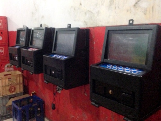 GOE apreende 5 máquinas de jogo de azar em lanchonete em Piracicaba (Foto: Divulgação/Polícia Civil)