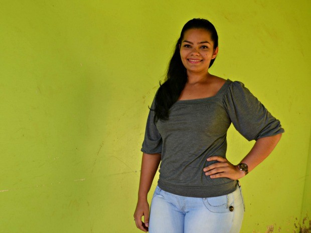 Evilane Costa, de 20 anos, iniciou tratamento em dezembro de 2015 e teve resultados após quatro meses (Foto: Caio Fulgêncio/G1)
