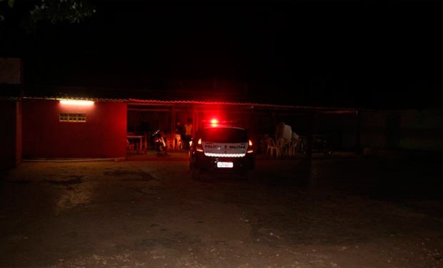 Vítimas foram mortas com tiros de pistola dentro de um bar na cidade de Baraúna, no Oeste potiguar (Foto: Marcelino Neto)