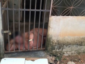 Mulher foi encontrada nua em chão molhado e sujo de fezes em casa em Cáceres (MT) (Foto: Divulgação/Polícia Civil)