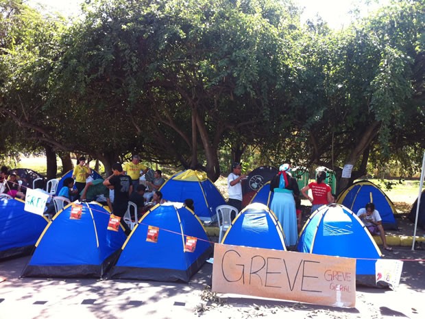 Movimento “Ocupa UFMT” começou nesta terça (31), após decisão de permanecer greve (Foto: Marcelo Ferraz/G1MT)