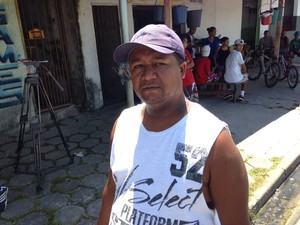 Comerciante conta que crianças atravessavam a rua sozinhas antes de acidente em Peruíbe, Sp (Foto: Cássio Lyra/G1) Comerciante conta que crianças atravessavam a rua sozinhas antes de acidente em Peruíbe, Sp (Foto: Cássio Lyra/G1)