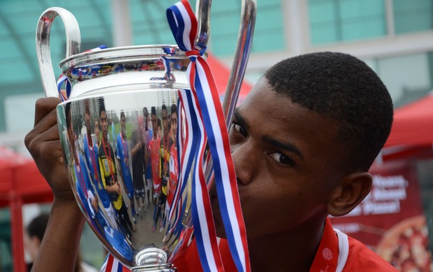 Menino Matheus, campeão pela equipe Zico 10, tenta recomeçar após acidente (Foto: Divulgação)