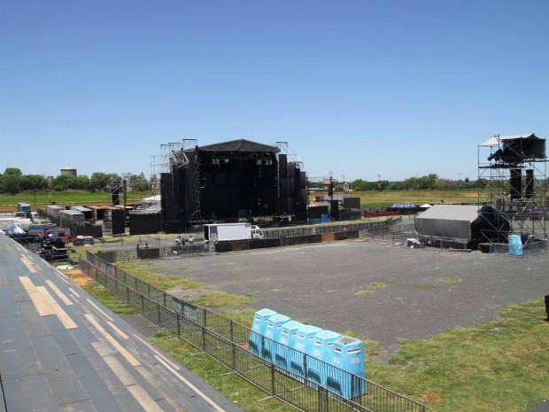 Maioria dos espetáculos internacionais na capital paraguaia são realizados no palco montado no Jockey Club (Foto: Garzia Group / Divulgação) Maioria dos espetáculos internacionais na capital paraguaia são realizados no palco montado no Jockey Club (Foto: Garzia Group / Divulgação)