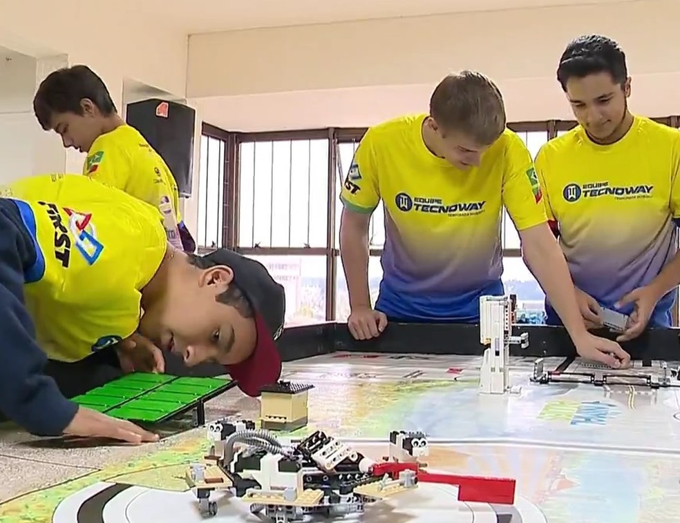 Equipe Tecnoway de Caxias do Sul, na serra ga&uacute;cha (Foto: Reprodu&ccedil;&atilde;o/RBS TV)