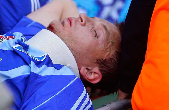 jogador salva vida de adversário em campo - Dinamo x Jaba Kankava, Gusev (Foto: Divulgação/Site Oficial do Dinamo de Kiev)