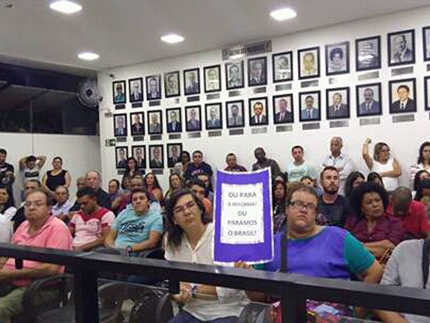 Em São Lourenço, moradores foram para a Câmara Municipal apoiar manifesto formal de veradores contra reforma da previdência no dia 27 de março (Foto: Reprodução/Facebook/Câmara Municipal de São Lourenço) Em São Lourenço, moradores foram para a Câmara Municipal apoiar manifesto formal de veradores contra reforma da previdência no dia 27 de março (Foto: Reprodução/Facebook/Câmara Municipal de São Lourenço)
