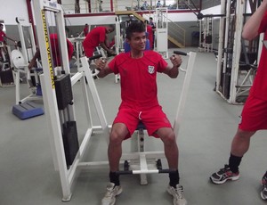 Maranhão deixou de treinar há duas semanas devido a dores no joelho esquedo. (Foto: Patrícia Belo)