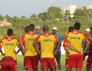 Roberto Fernandes, técnico do América-RN - jogadores do América-RN (Foto: Canindé Pereira/Divulgação)