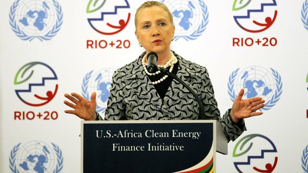 Hillary Clinton, secretária de Estado dos Estados Unidos, anuncia um projeto de incentivo à energia limpa em fórum de cooperação entre EUA e África (Foto: Alexandre Durão/G1)