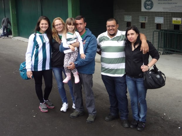 Família veio de Ponta Grossa para ver Coxa jogar (Foto: Aline Lamas/Globoesporte.com)