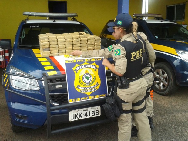 G1 Adolescente é flagrado 52kg de maconha dentro de ônibus no TO