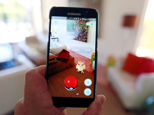O jogo de realidade aumentada 'Pokemon Go' é visto na tela de um smartphone em foto ilustrativa tirada em Palm Springs, na Califórnia, EUA (Foto: Sam Mircovich/Reuters)