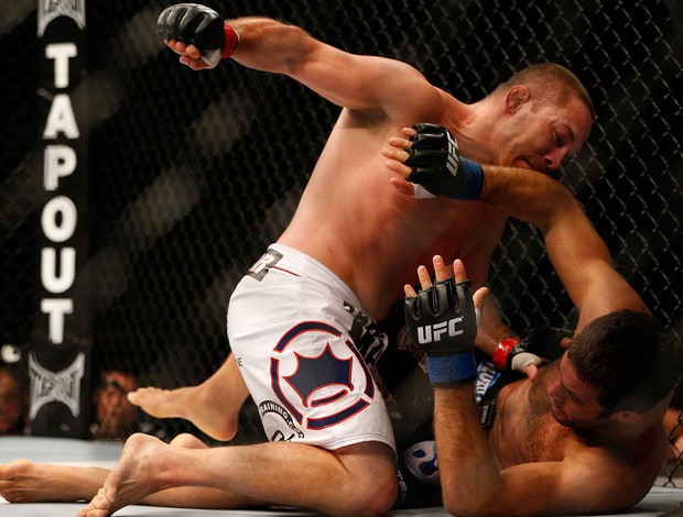 Mike Pierce x David Mitchell UFC 162 (Foto: Getty Images)