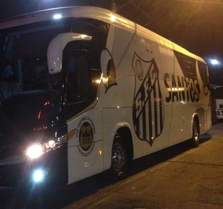 ônibus novo Santos (Foto: Vinicius Vieira / Divulgação Santos FC)