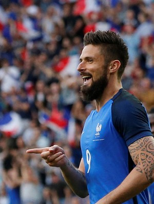Giroud marcou pela França contra o Paraguai (Foto: Reuters)