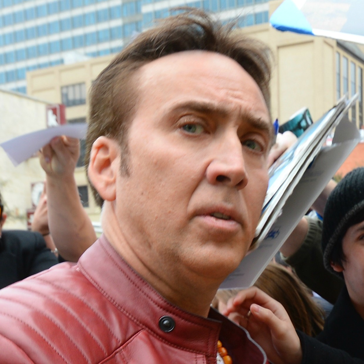 Nicolas Cage é um dos atores mais bem pagos de Hollywood, chegando a ganhar 40 milhões de dólares só em 2009. Naquele mesmo ano, a Receita Federal dos EUA realizou uma execução fiscal no valor de 6,2 milhões de dólares sobre a mansão principal de Cage. Muitas de suas outras 15 propriedades lhe foram tomadas. Mas ele não foi à falência: pagou o que devia após vender um gibi histórico do Super-Homem e uma ilha que tinha nas Bahamas. (Foto: Getty Images)