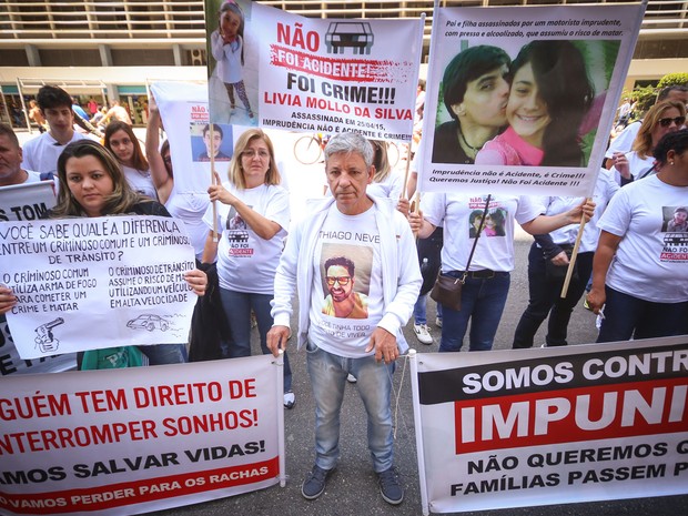 Grupo faz ato em memória às vítimas de acidentes de trânsito (Foto: Dario Oliveira/Código 19/Estadão Conteúdo)