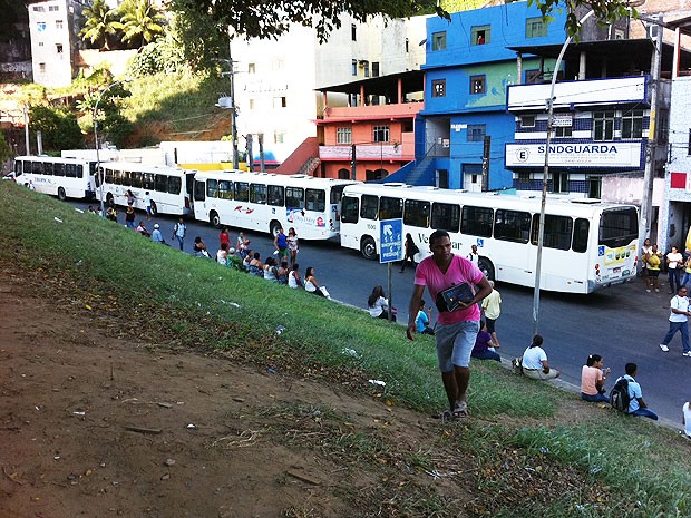 Protesto de rodoviários na Estação da Lapa, em Salvador (Foto: Imagem/G1 BA)