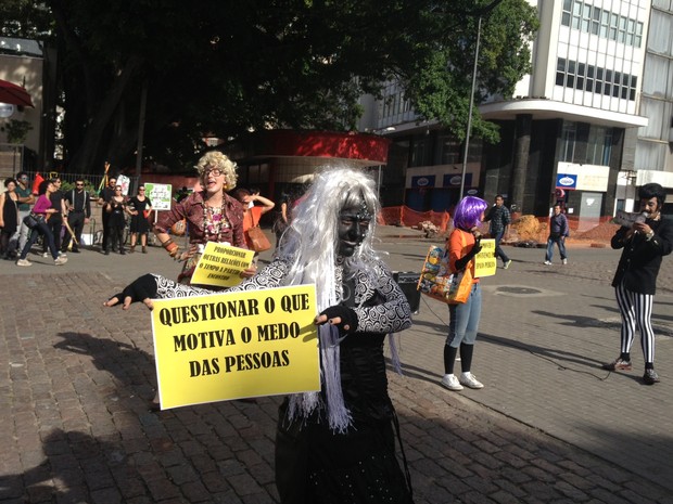 G Em Meio A Protestos Artistas Se Mobilizam No Centro De Porto