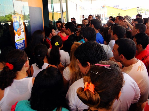 Aproximadamente 150 alunos ficaram de fora do Enem somente em um local de provas (Foto: Ricardo Araújo/G1)