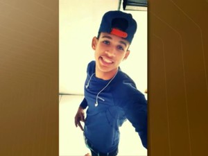 Jovem foi atropelado e morto por carro de luxo em acidente em João Pessoa (Foto: Reprodução/ TV Cabo Branco)