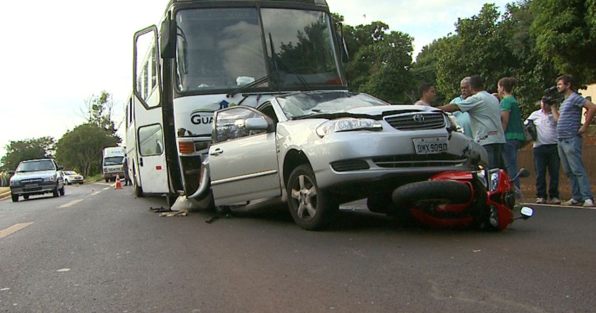 G Nibus Atropela Carro Moto E Deixa Um Ferido Em Ribeir O Preto