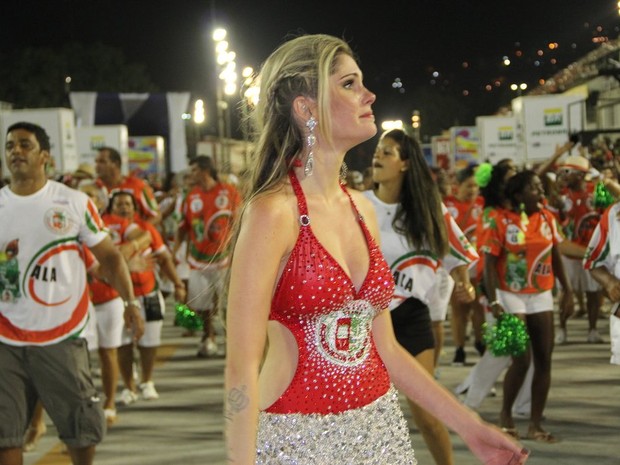Bárbara Evans em ensaio técnico da Grande Rio na Marquês de Sapucaí, no Centro do Rio (Foto: Rodrigo dos Anjos/ Ag. News)