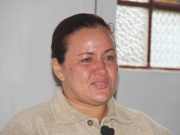 Maria das Graças conta que aguarda por cirurgia há três meses (Foto: Arquivo Pessoa/ Alexandre Lima)