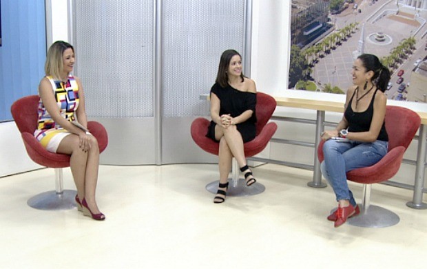 Iana Sarquis (meio) e Larissa Pontes (direita) destacaram quem serão as cantoras homenageadas no show &#39;Boca de Mulher&#39; (Foto: Acre TV)